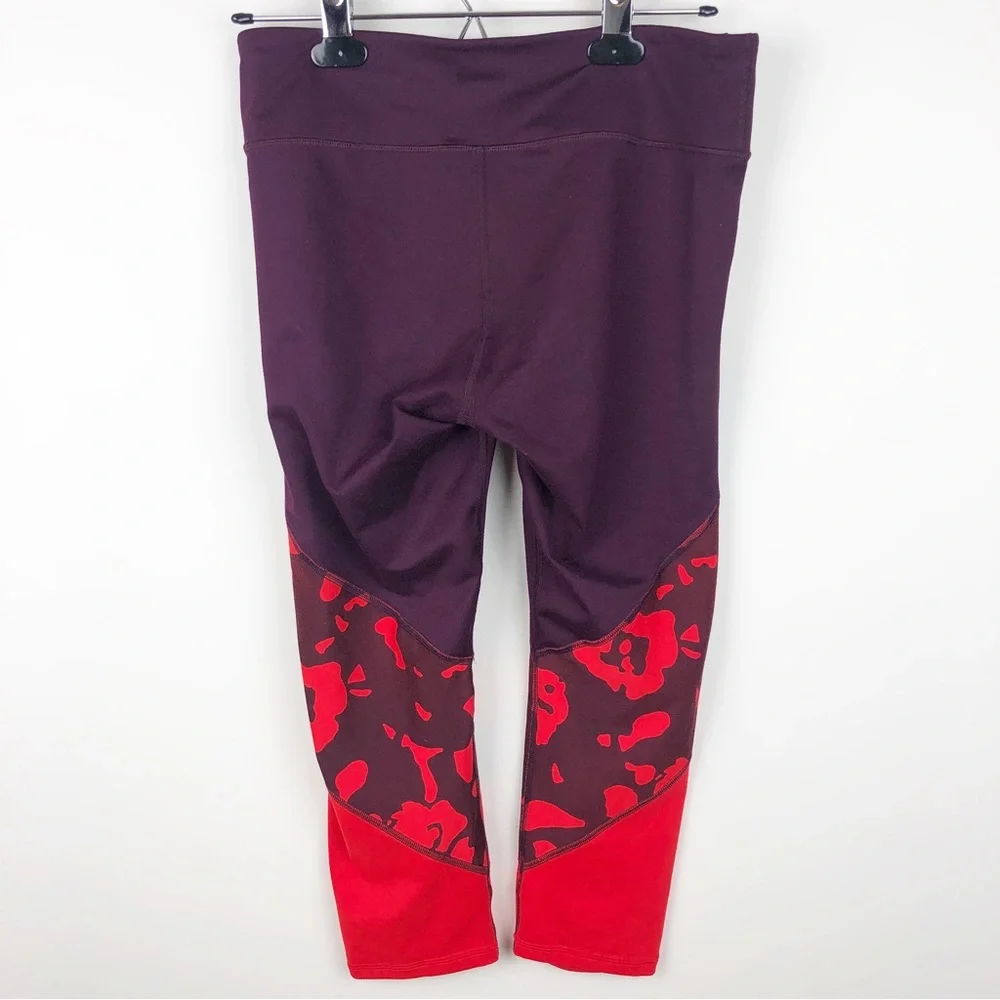 Fabletics Women’s Salar Statement Powerhold Capri Leggings Burgundy - Picture 3 of 13